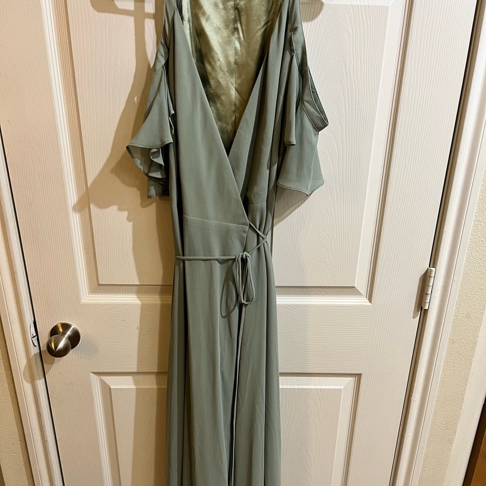 Lulus - Sage Green - formal dress - Medium, worn once. Great quality.